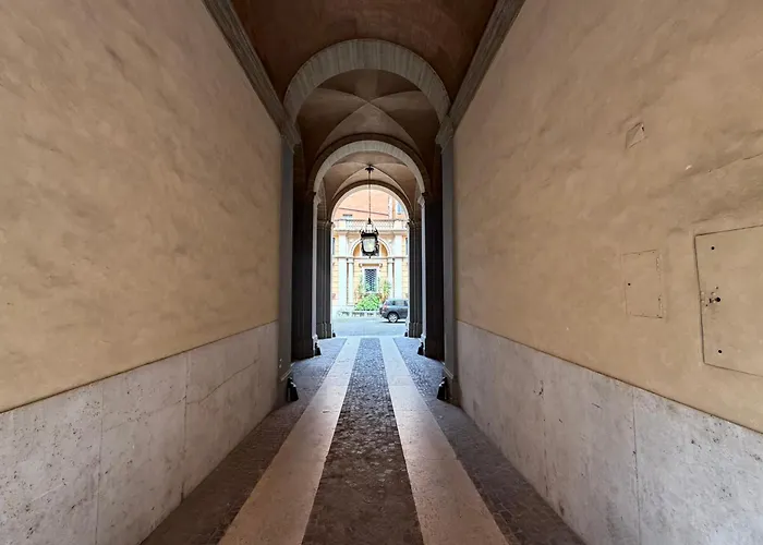 Trevi Ducal Palace Iii * רומא